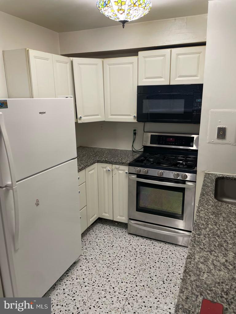 4355 IVYMOUNT COURT 5