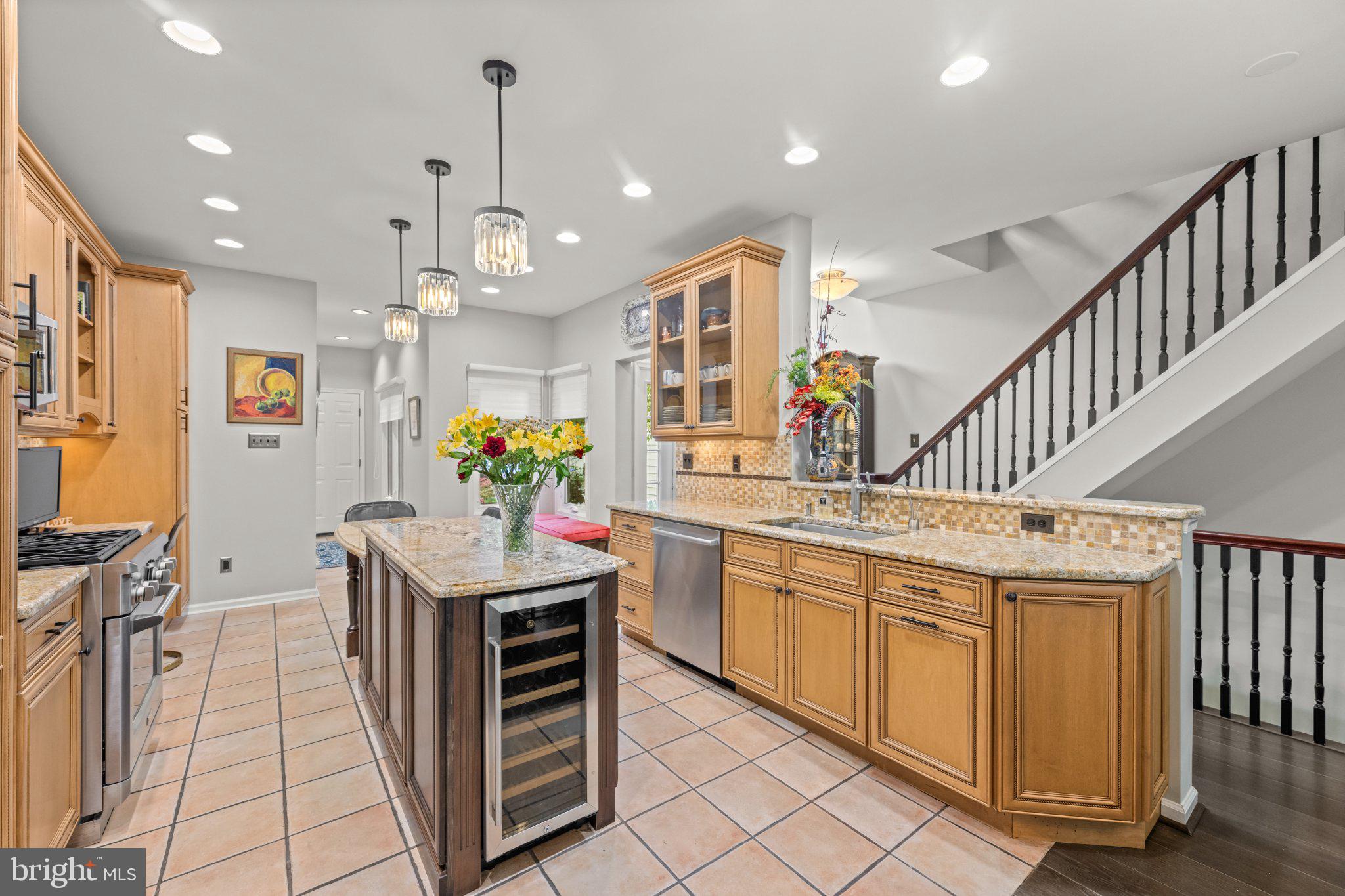 433 WOODED WAY