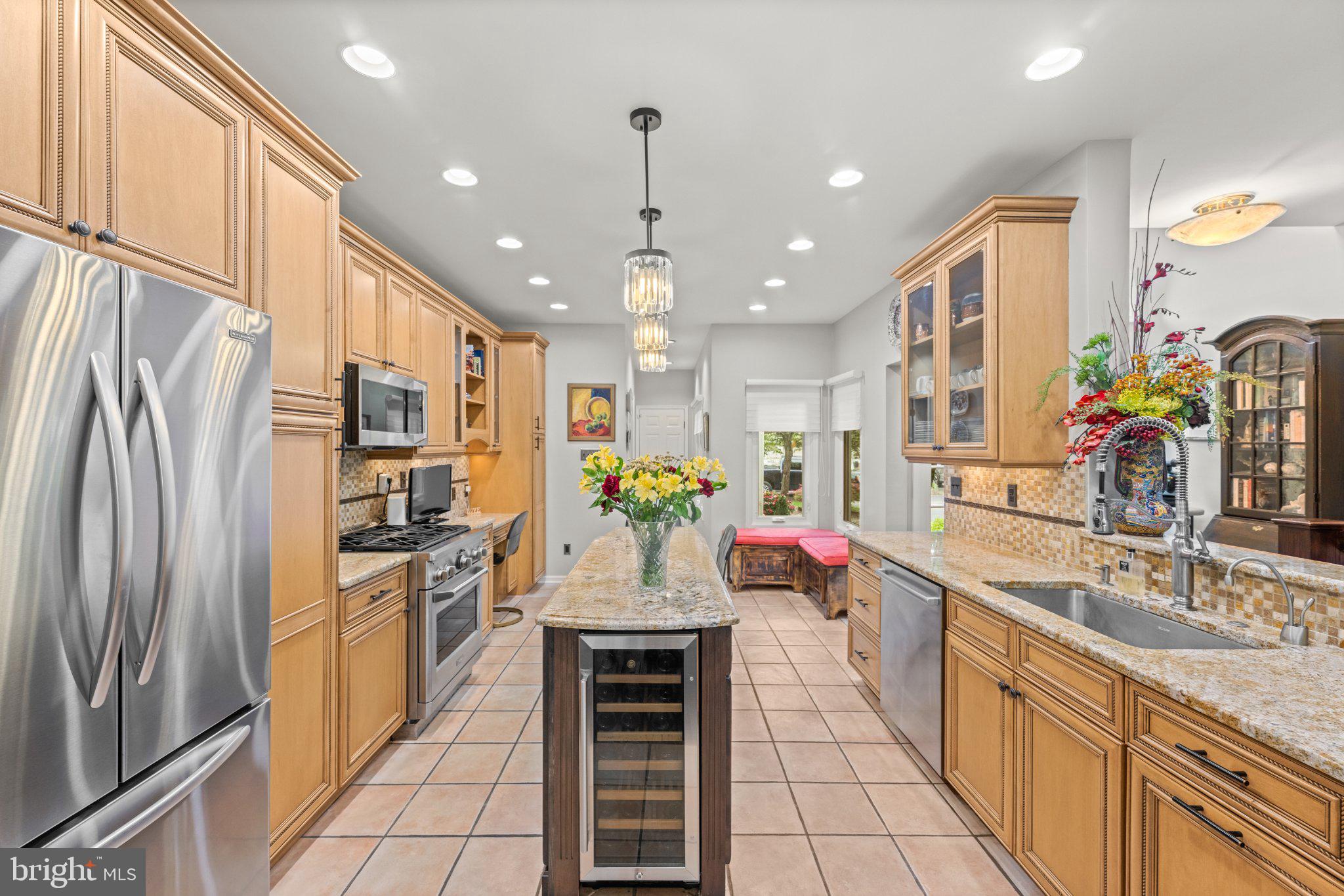 433 WOODED WAY