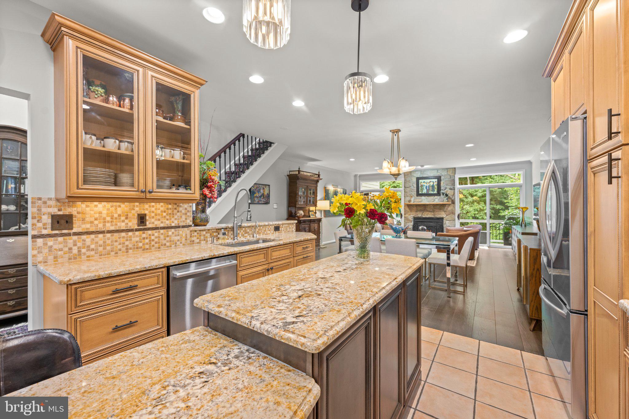 433 WOODED WAY