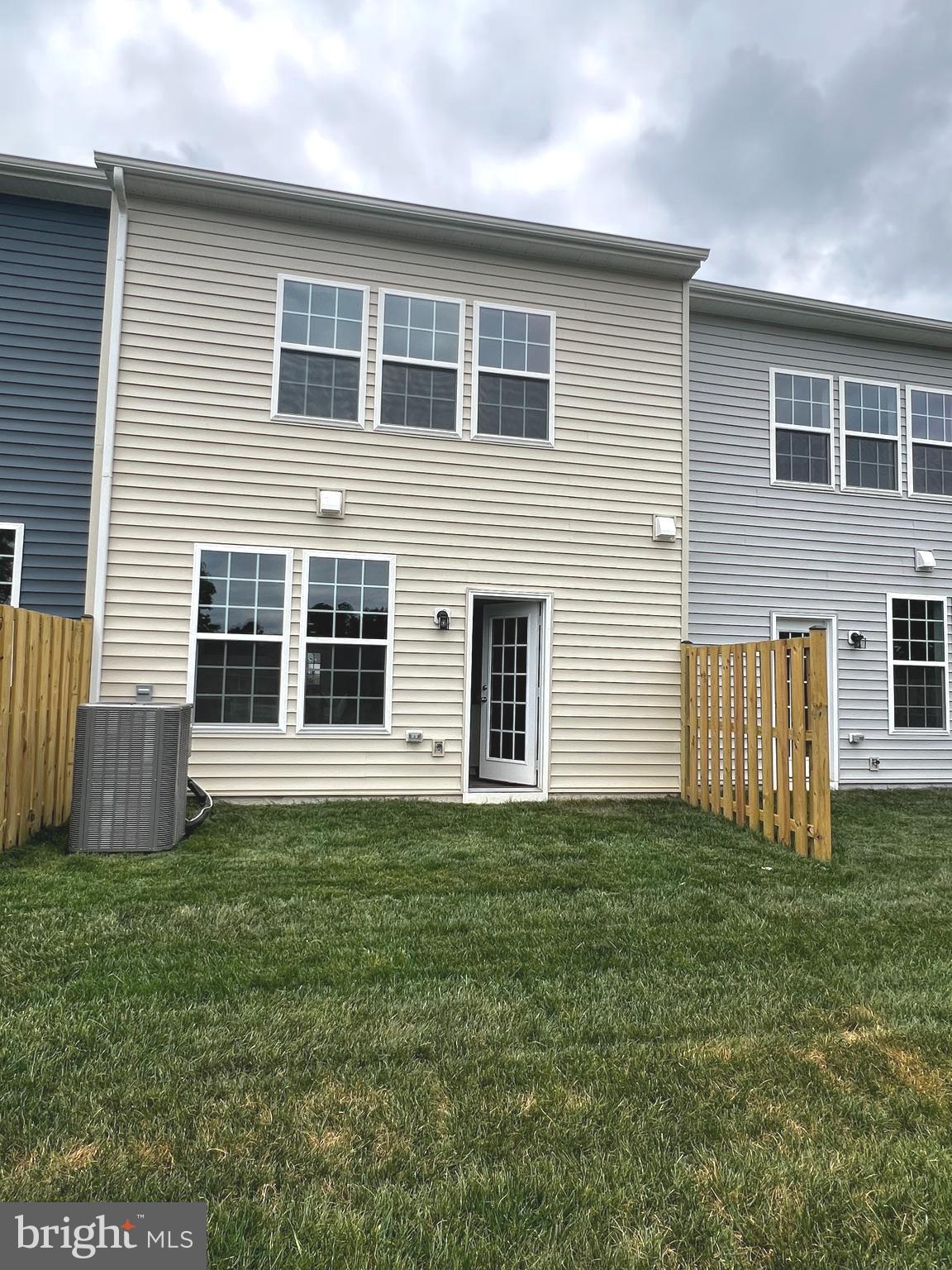 MCCAULEY CROSSING - Residential Lease