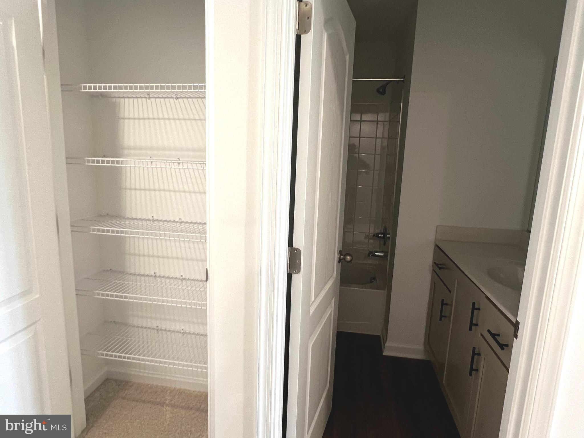 MCCAULEY CROSSING - Residential Lease