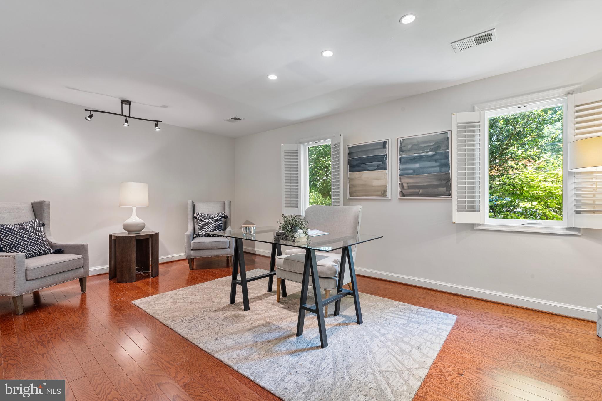 VALLEY BROOK - Residential