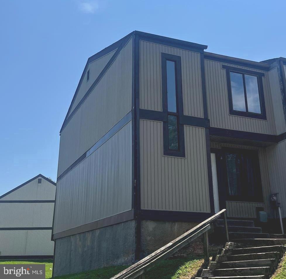 23 MOORING COURT