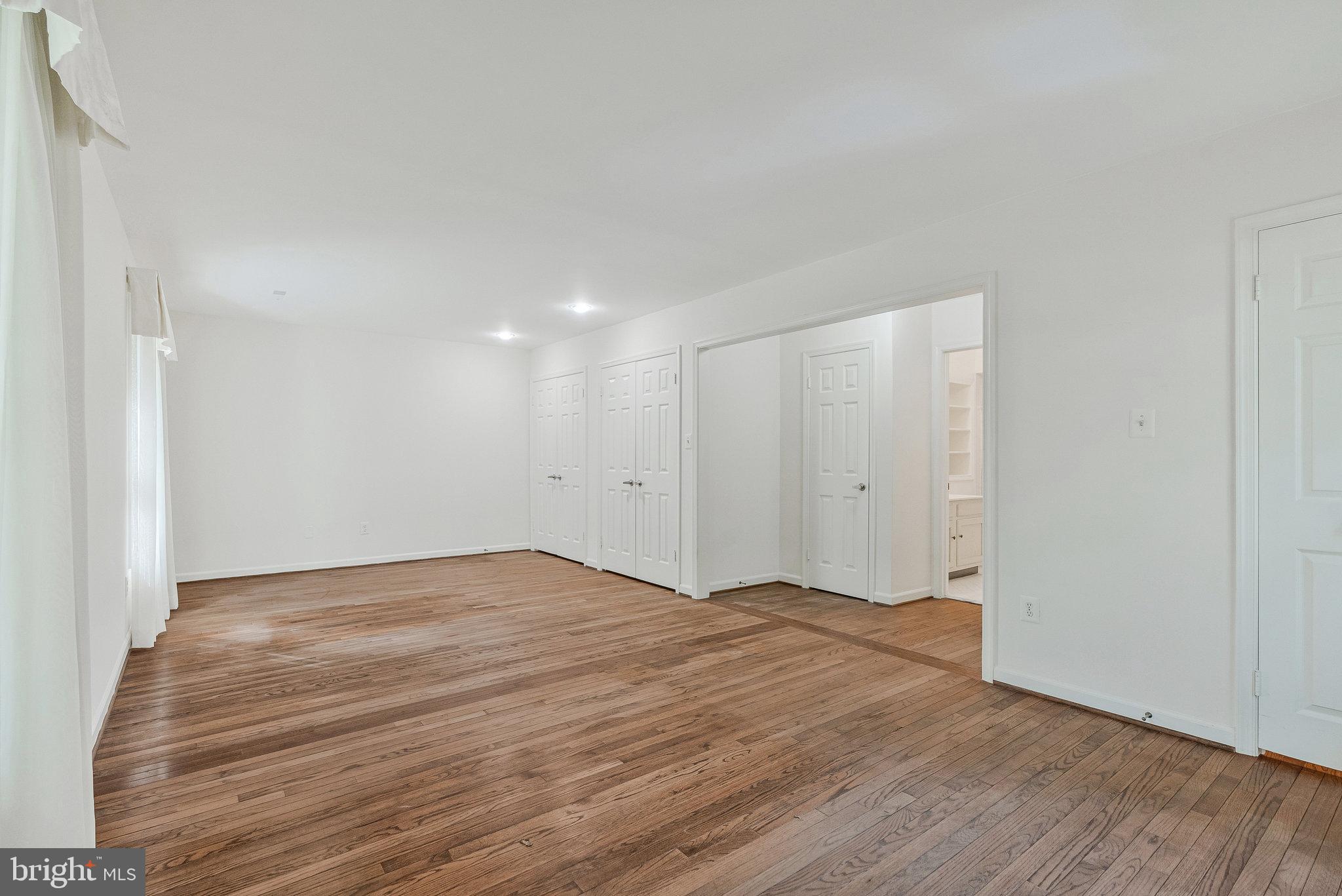 MCLEAN MEWS - Residential