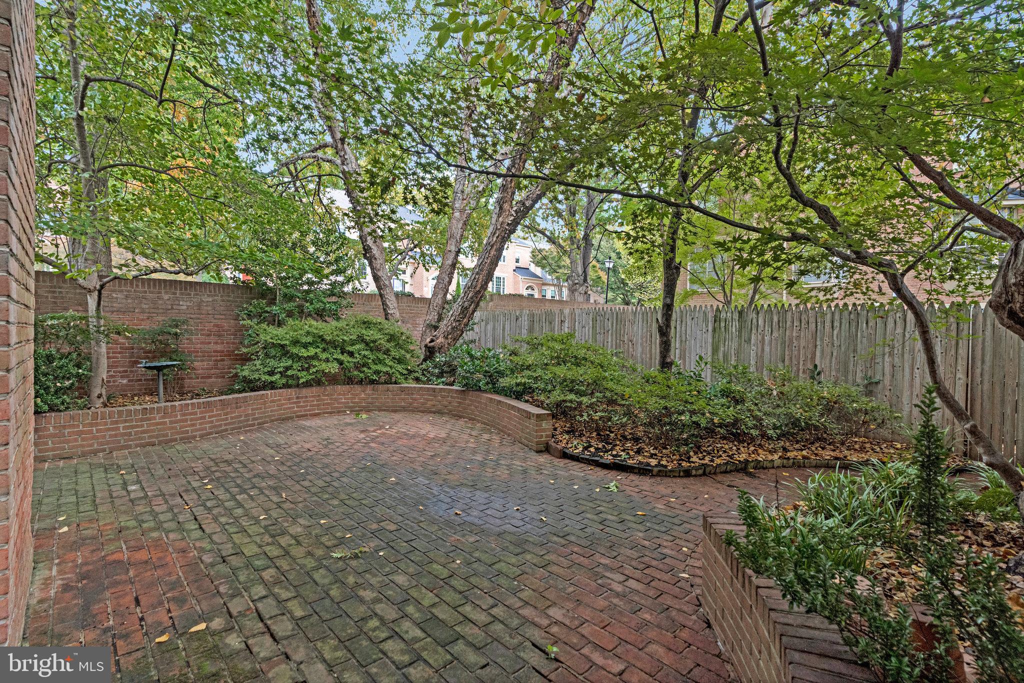 MCLEAN MEWS - Residential