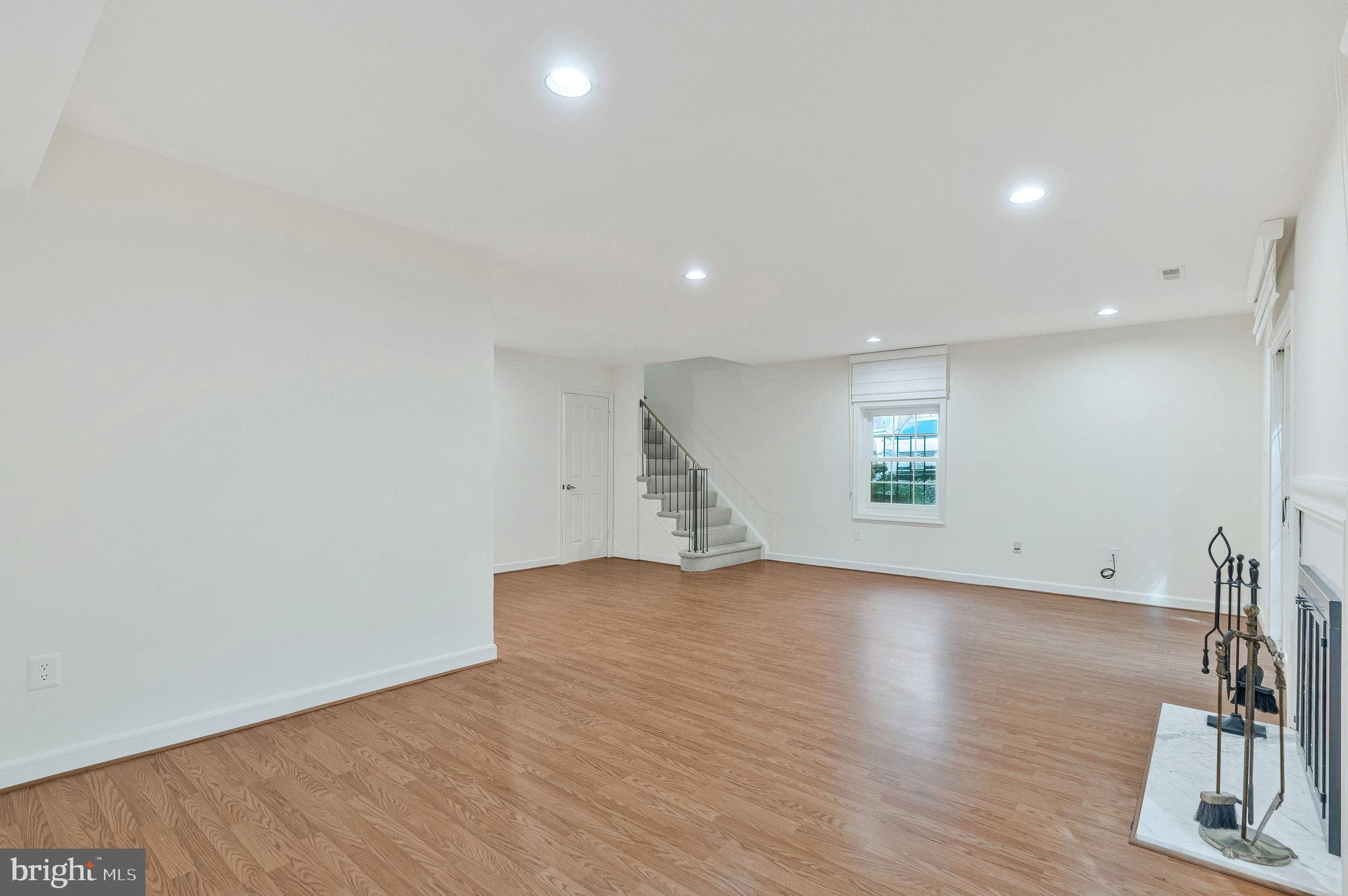 MCLEAN MEWS - Residential