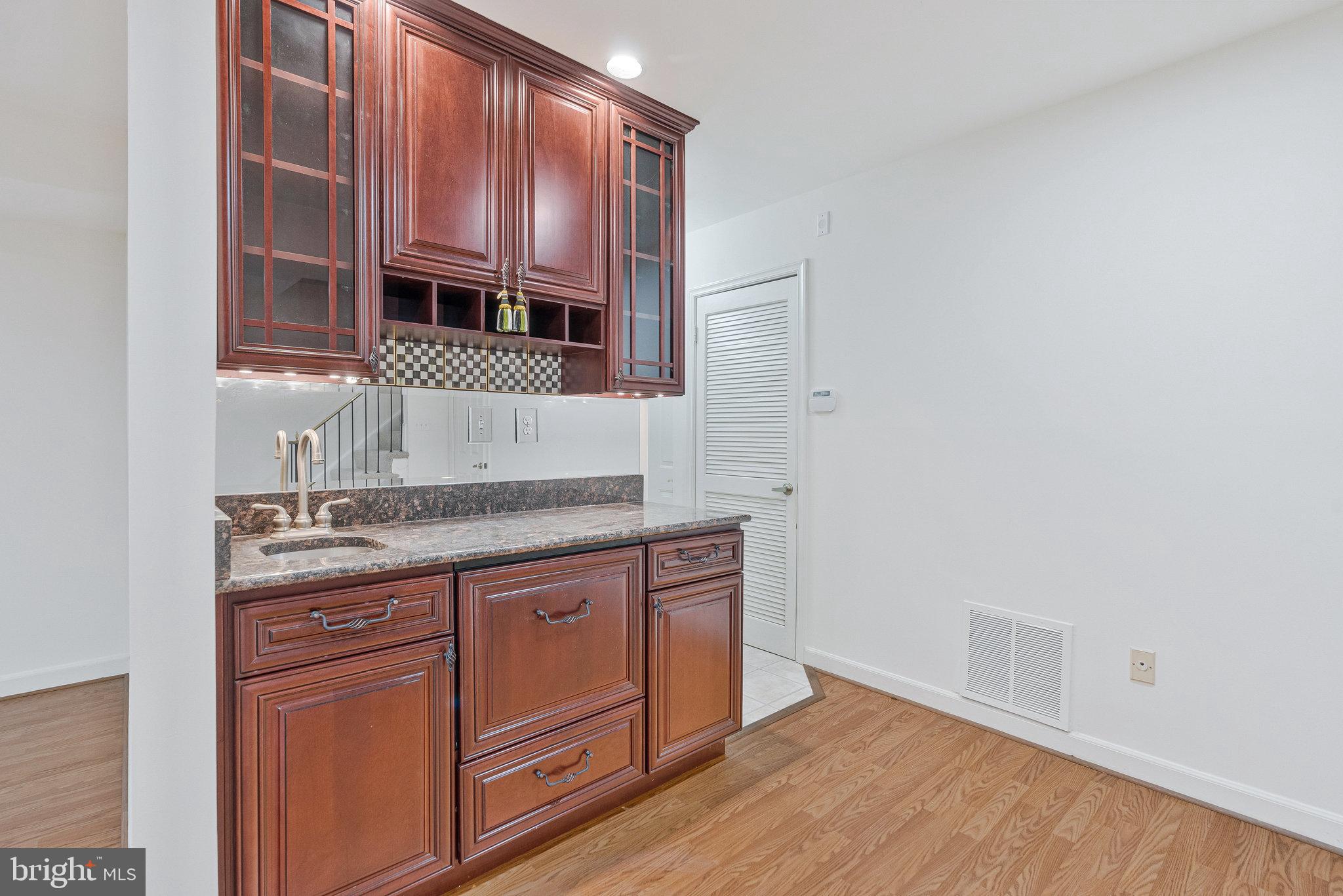 MCLEAN MEWS - Residential