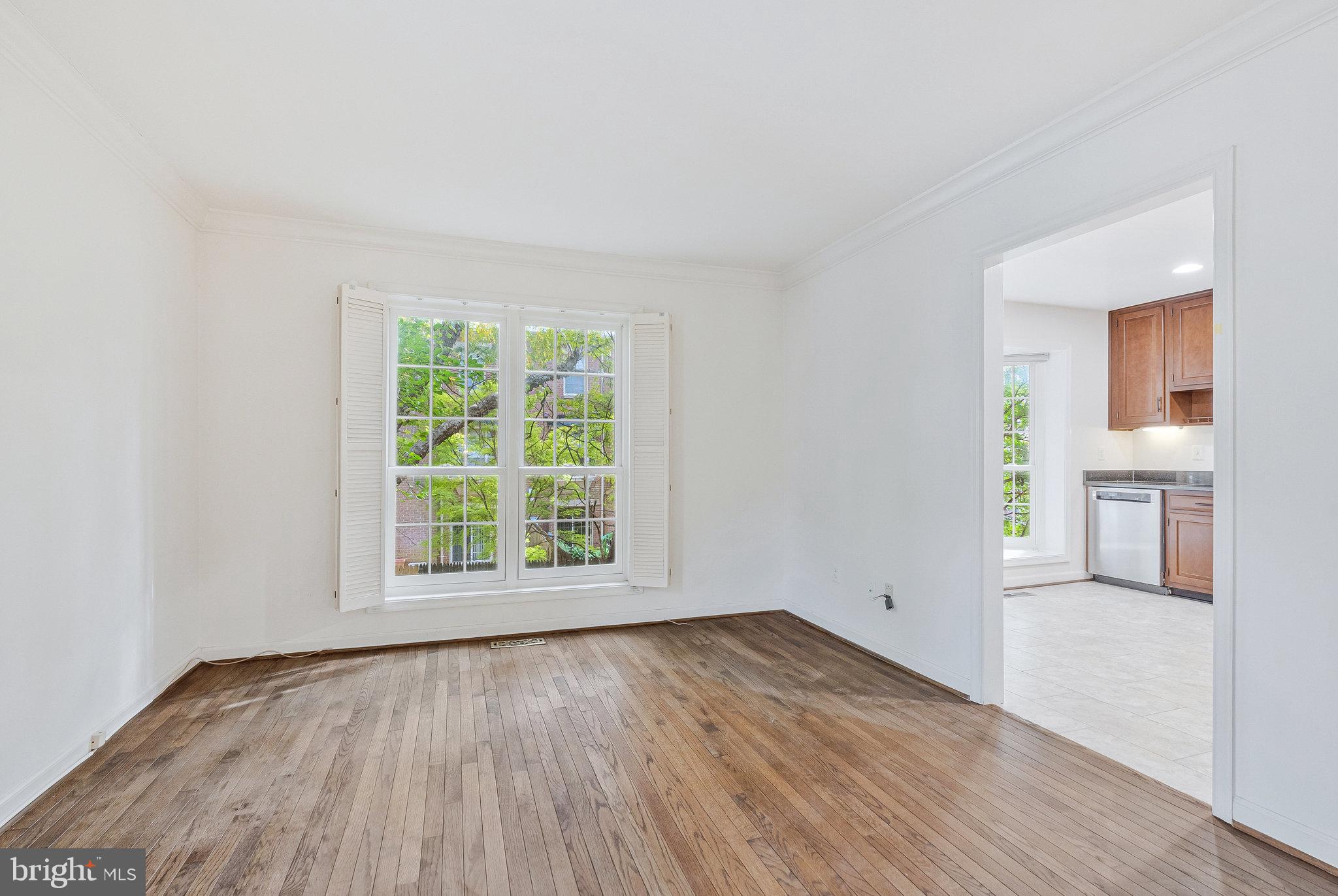 MCLEAN MEWS - Residential