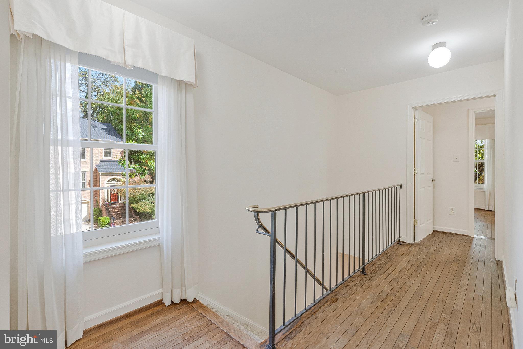 MCLEAN MEWS - Residential