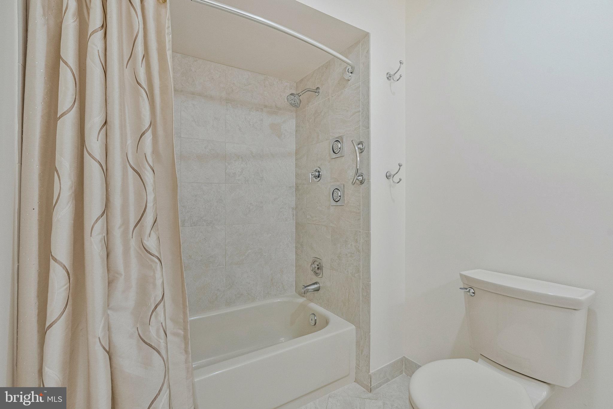 MCLEAN MEWS - Residential