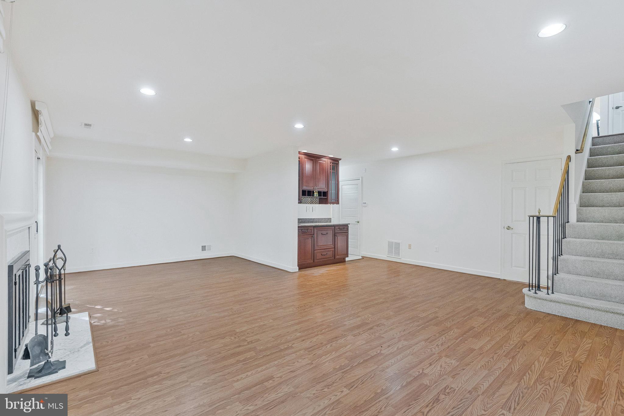 MCLEAN MEWS - Residential