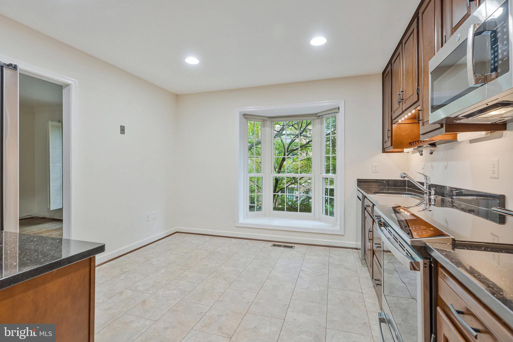 MCLEAN MEWS - Residential