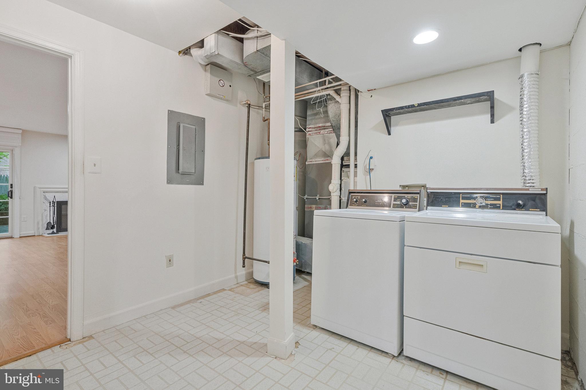 MCLEAN MEWS - Residential