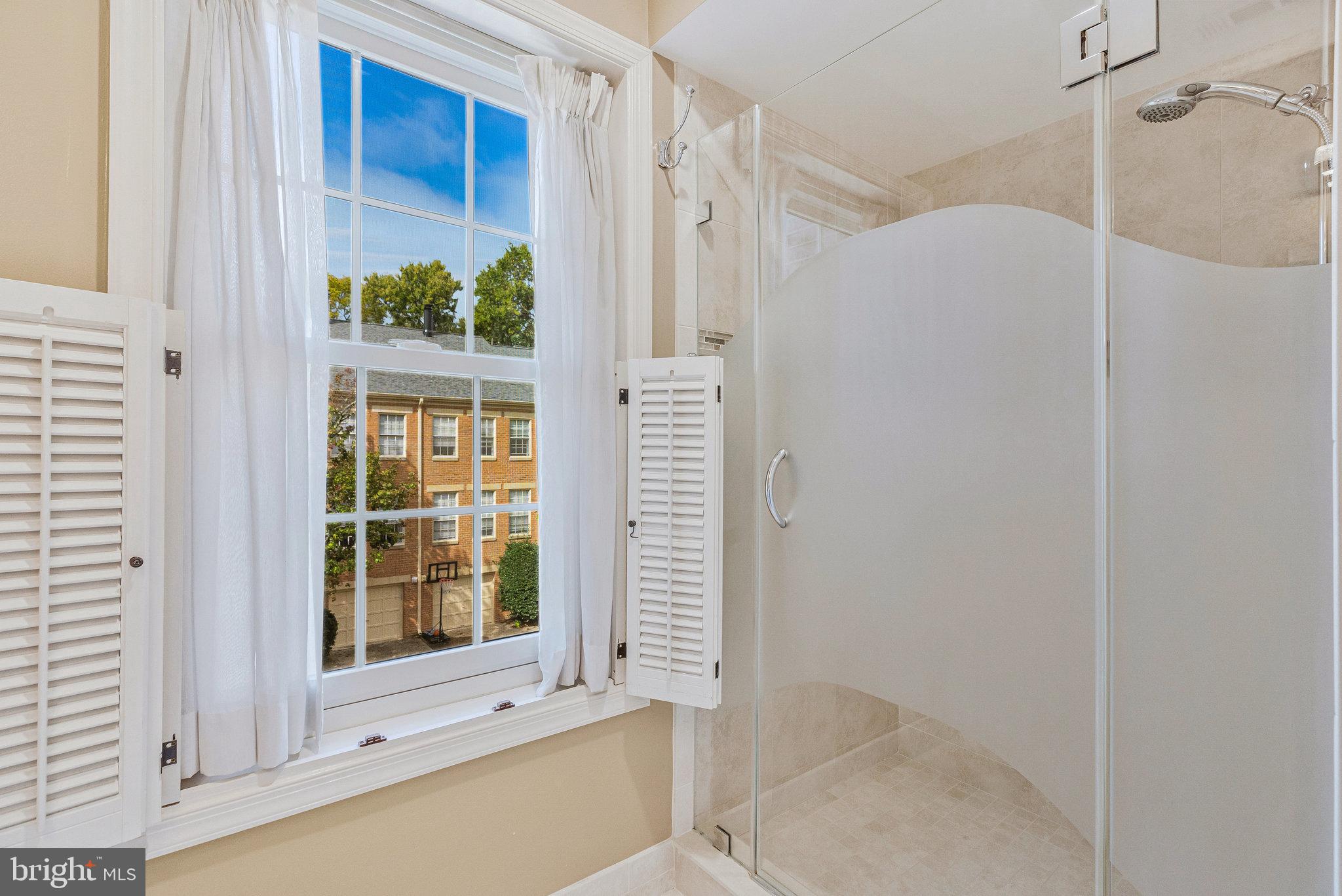 MCLEAN MEWS - Residential