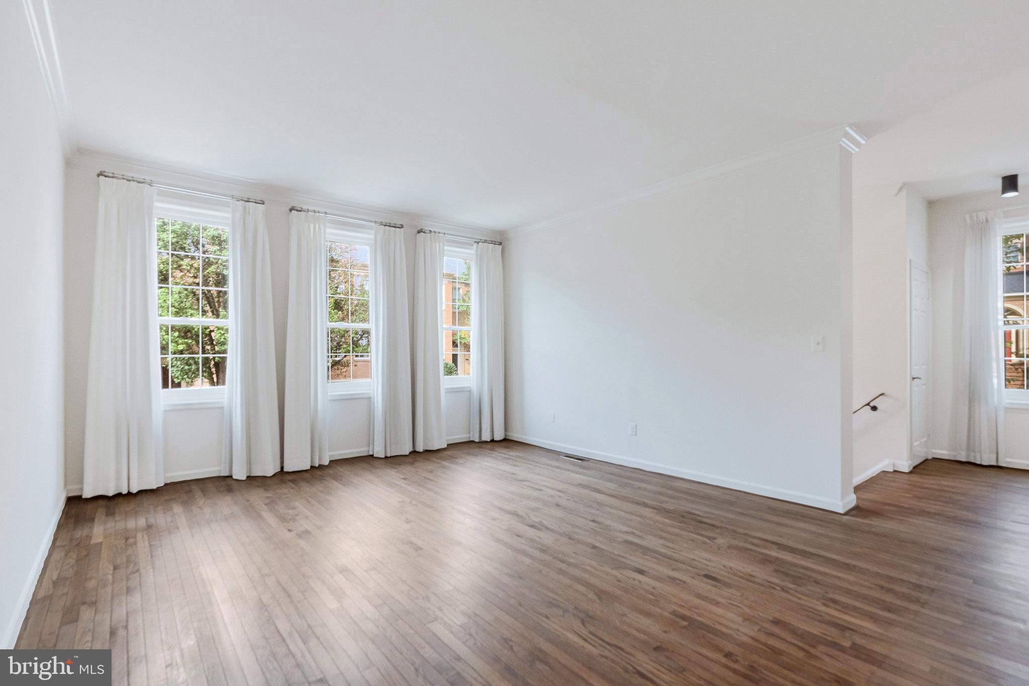 MCLEAN MEWS - Residential