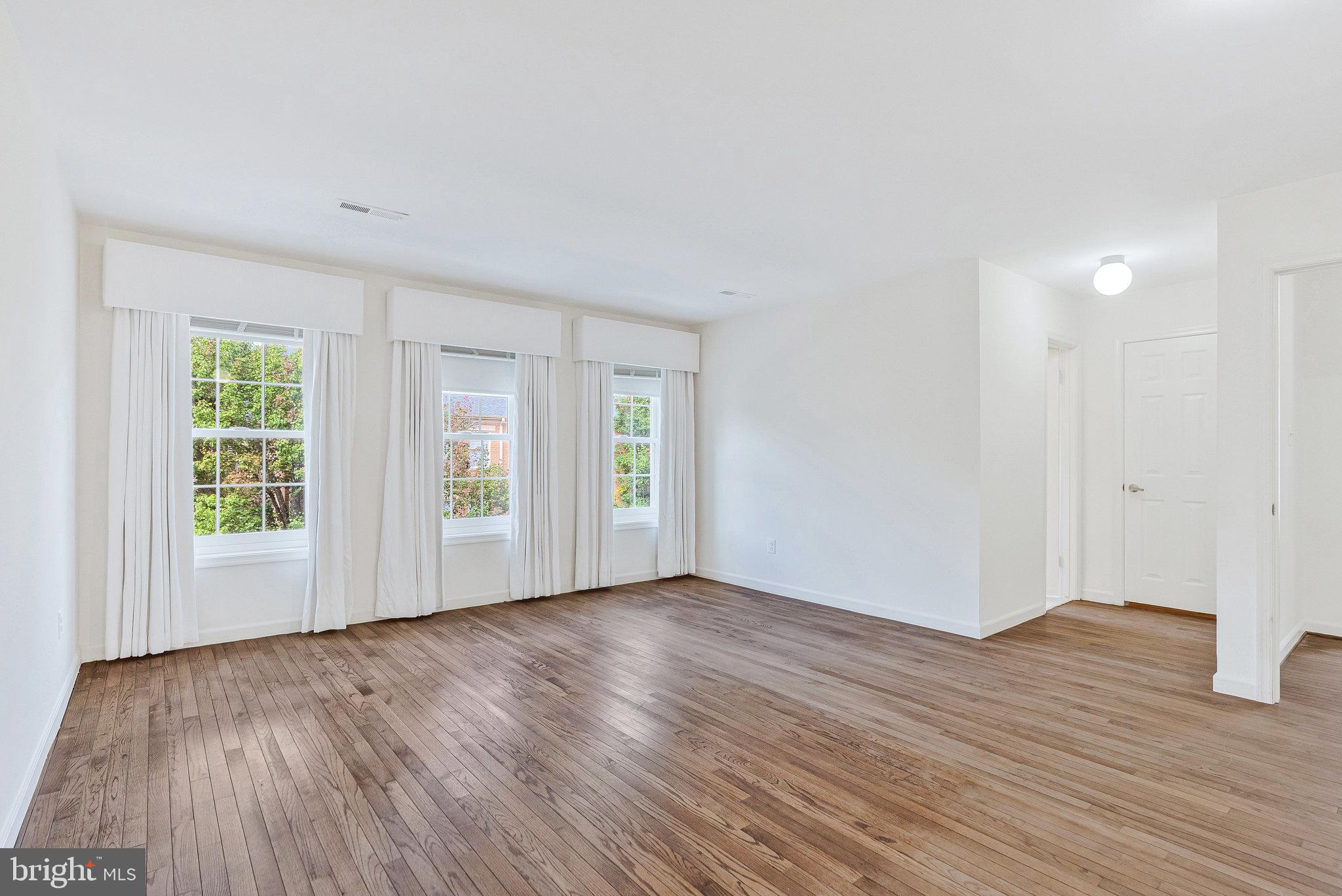 MCLEAN MEWS - Residential