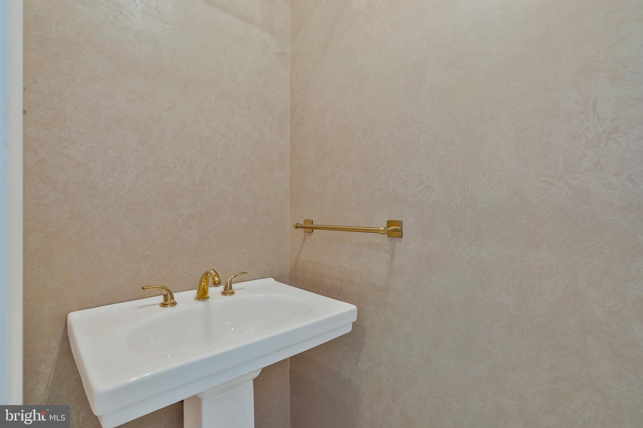 MCLEAN MEWS - Residential