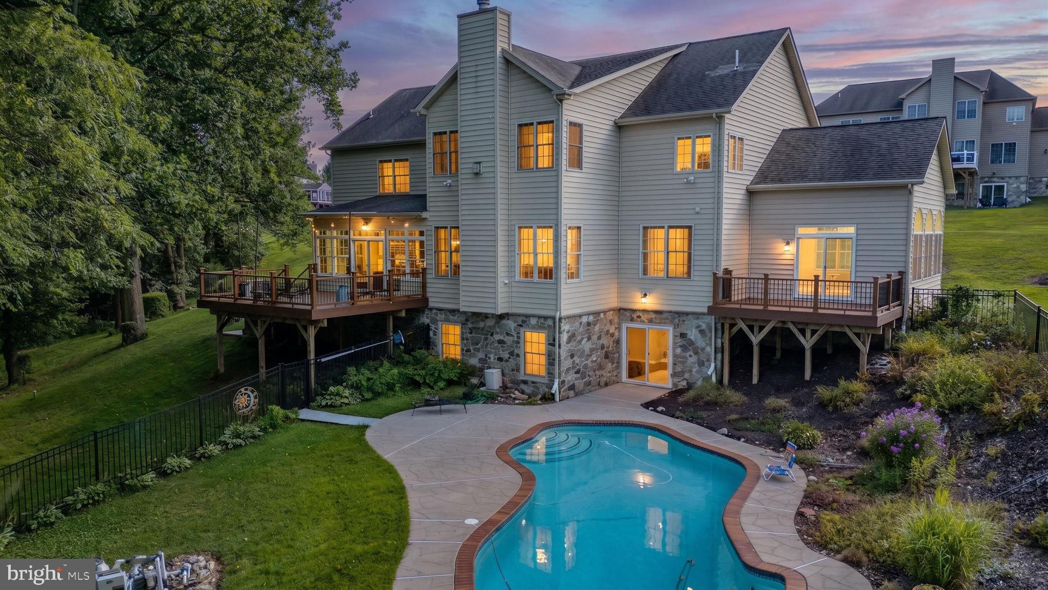 2098 LAVINDA DRIVE