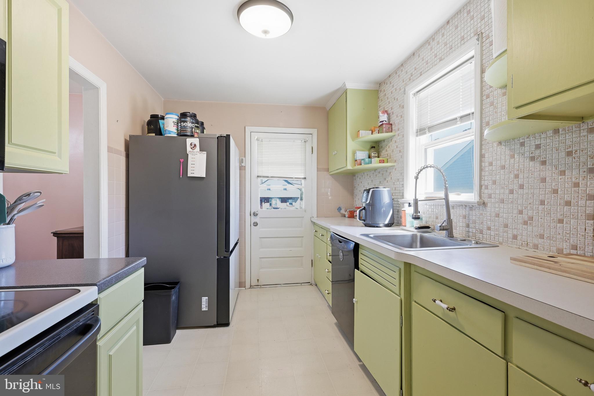 BLUE ROCK MANOR - Residential