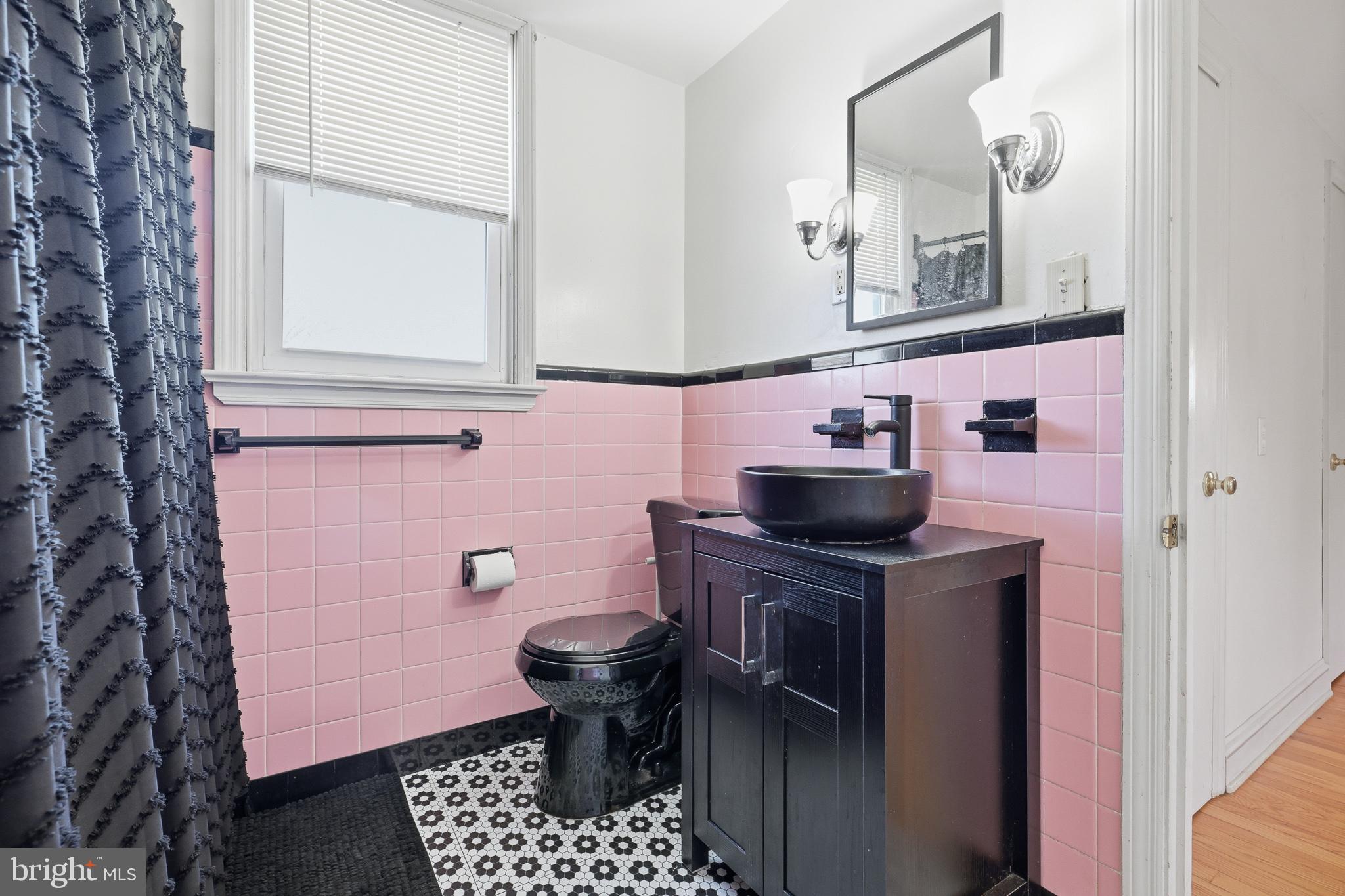 BLUE ROCK MANOR - Residential