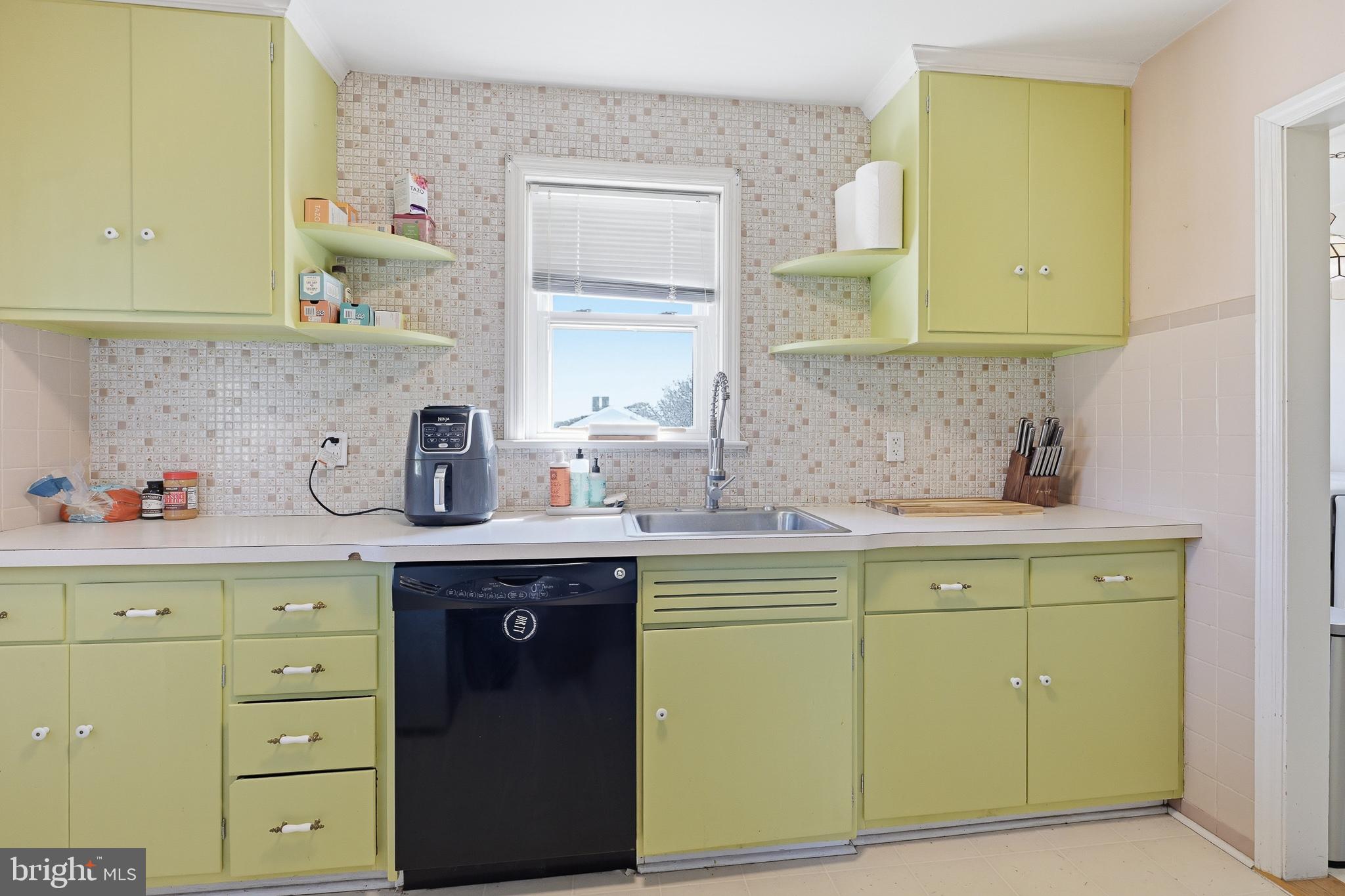 BLUE ROCK MANOR - Residential