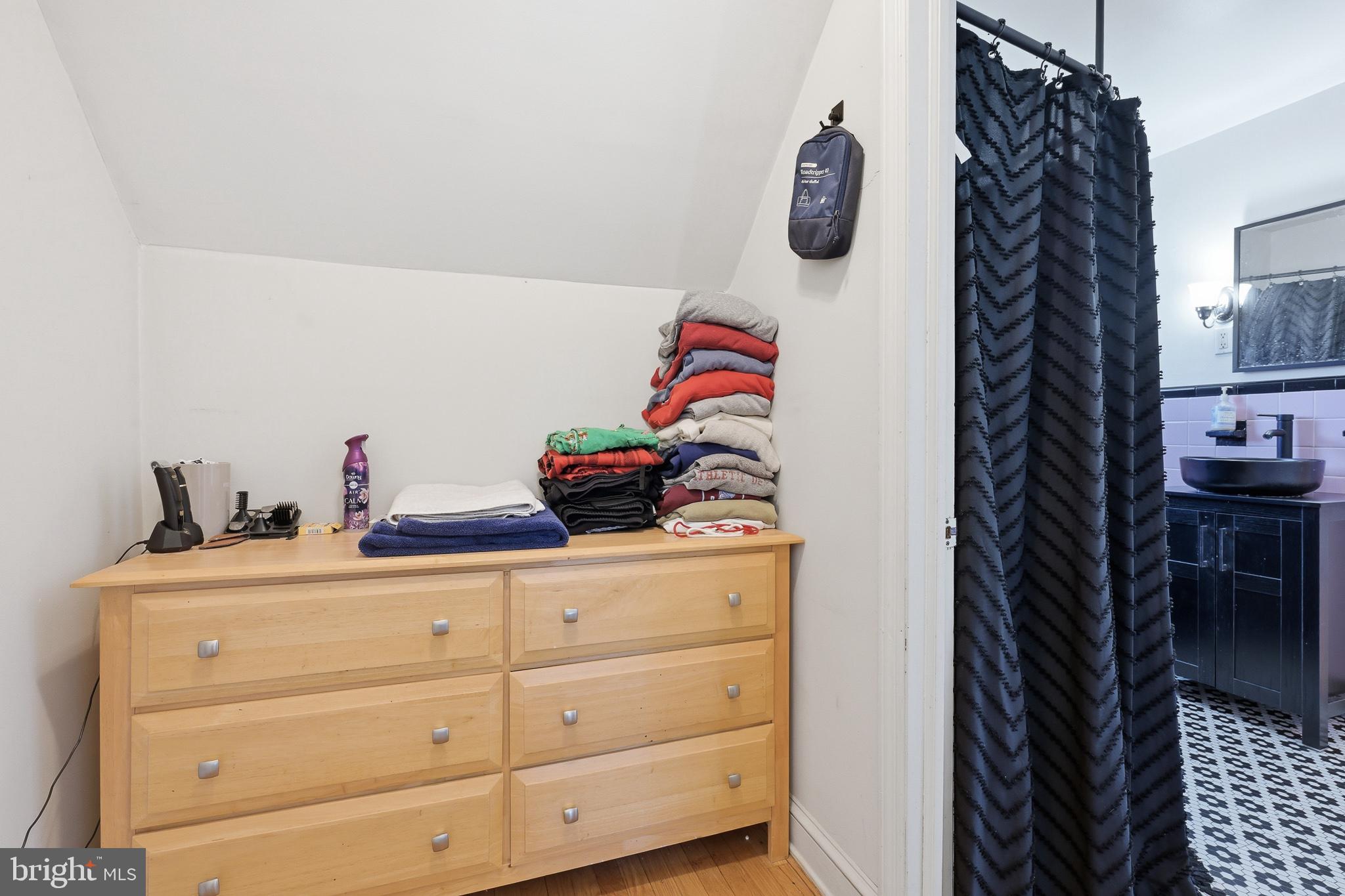 BLUE ROCK MANOR - Residential