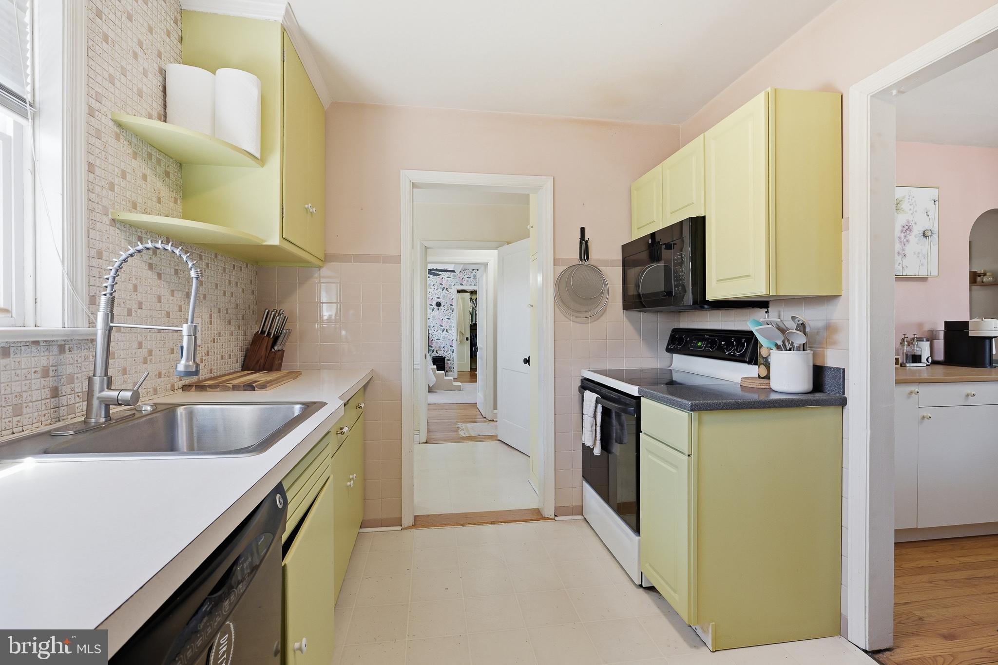 BLUE ROCK MANOR - Residential