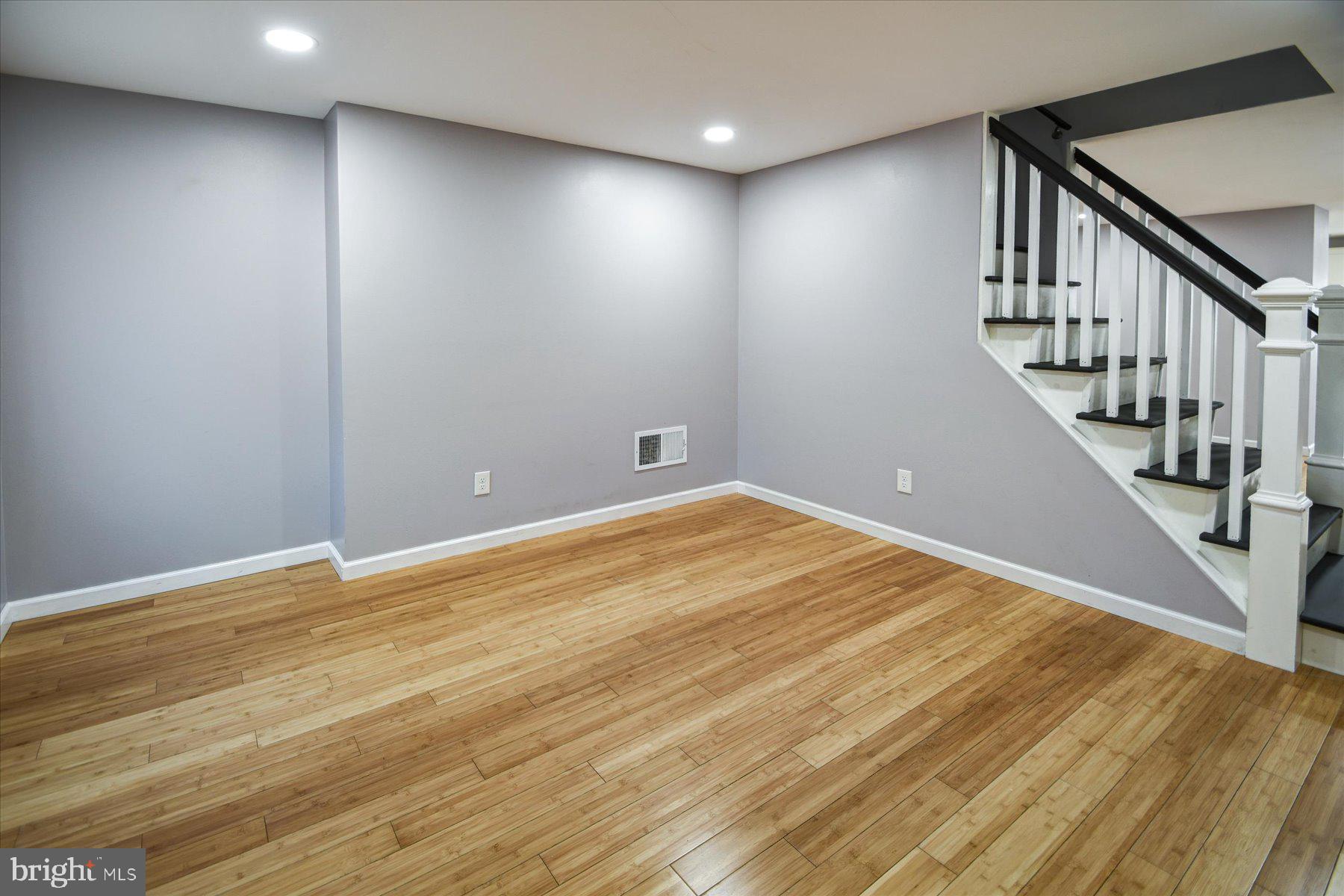 SWEDELAND - Residential Lease