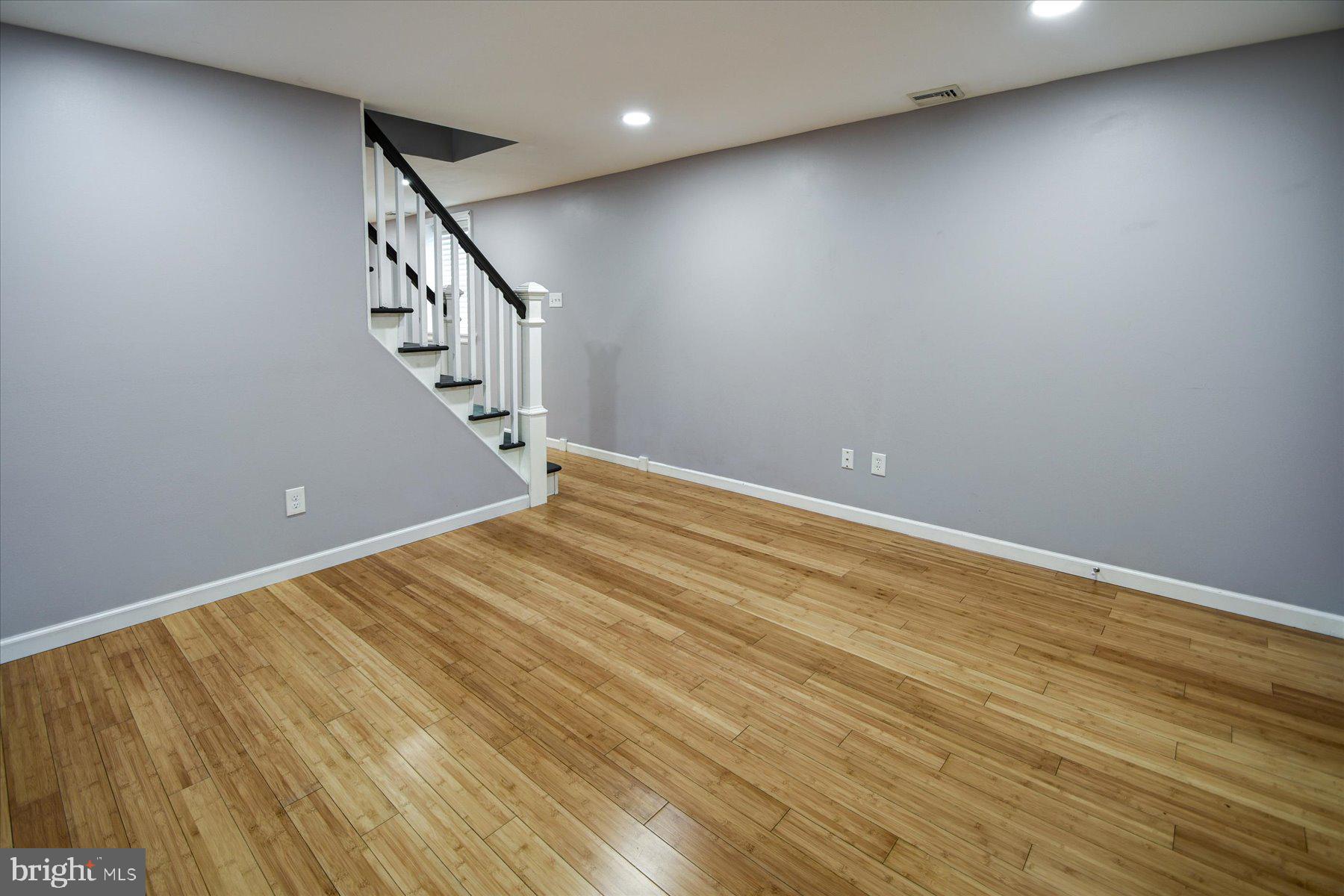 SWEDELAND - Residential Lease