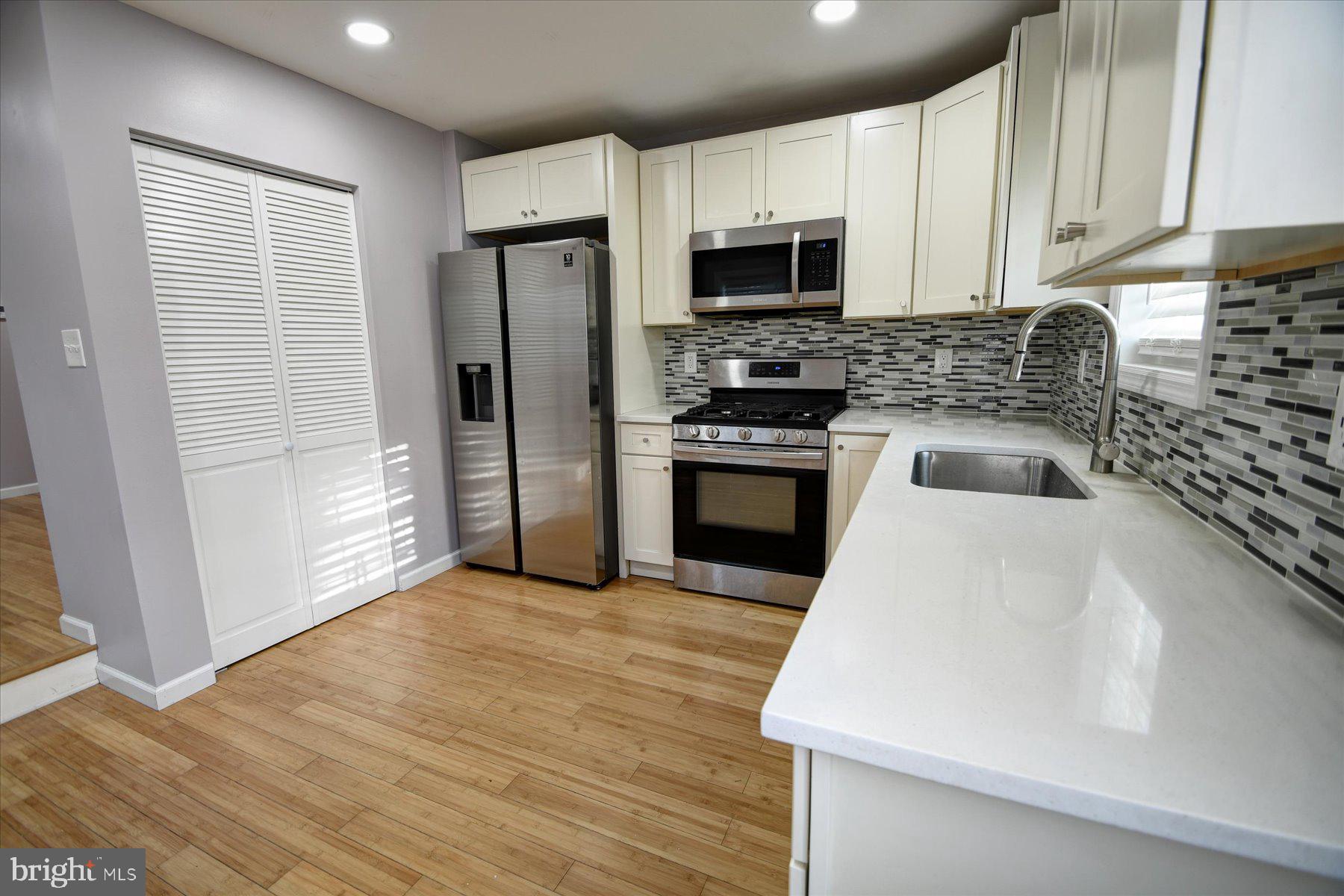 SWEDELAND - Residential Lease