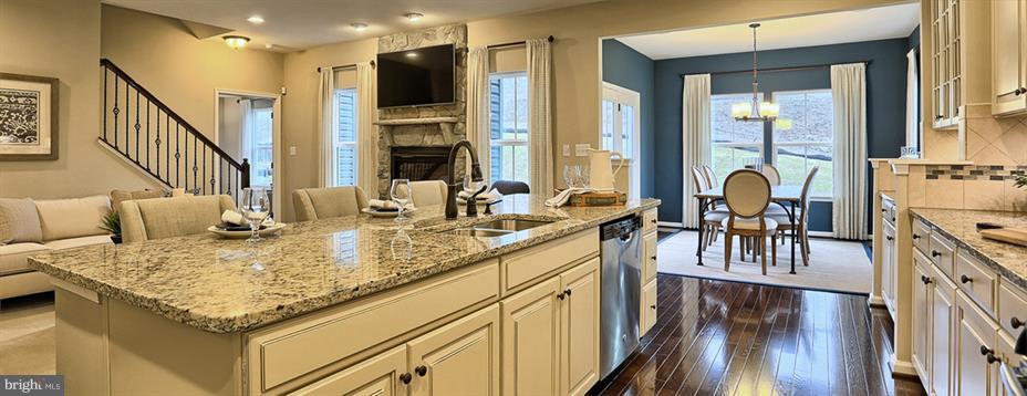 STRAY WINDS FARM - Residential