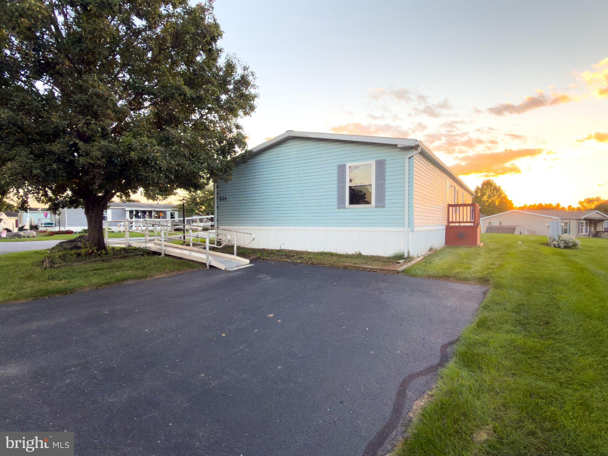 201 SILVER WIND COURT N