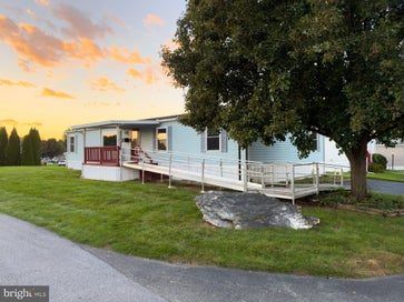 201 SILVER WIND COURT N LANCASTER PA 17603
