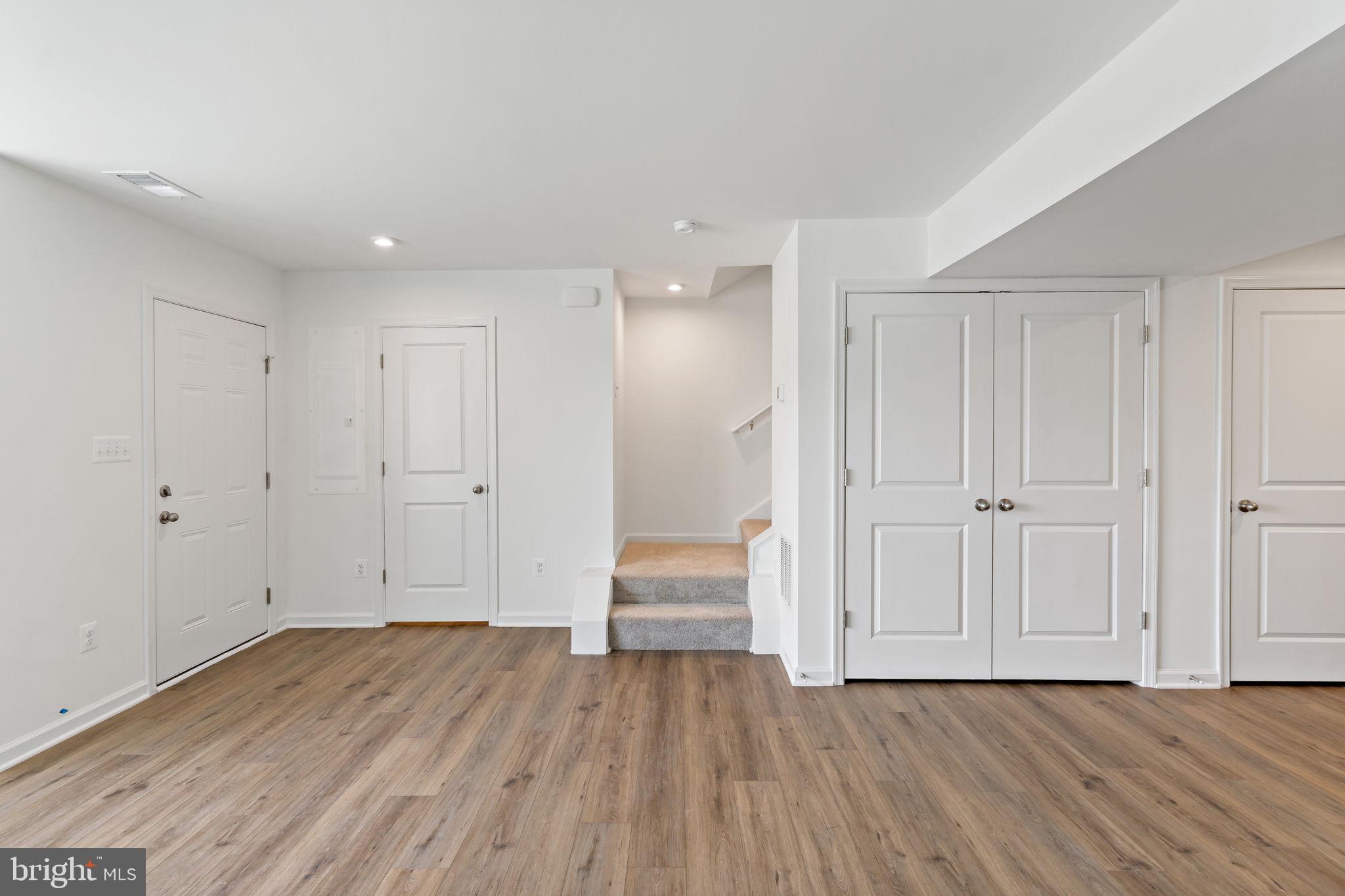 WHISPERING PINES - Residential