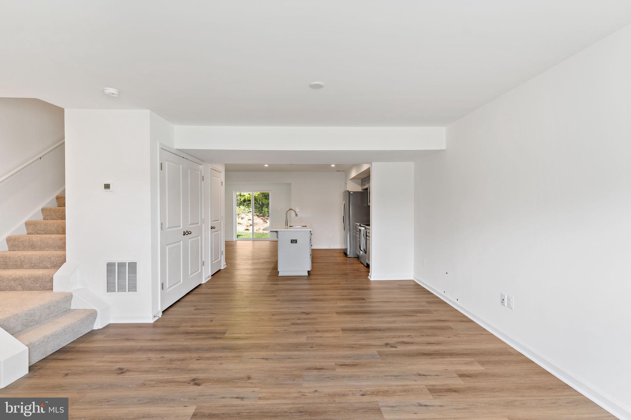 WHISPERING PINES - Residential