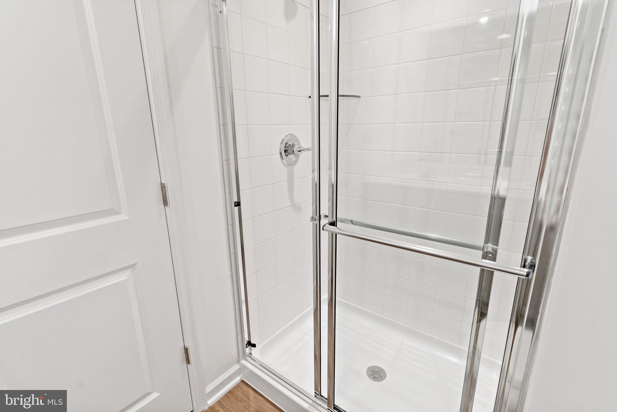 WHISPERING PINES - Residential