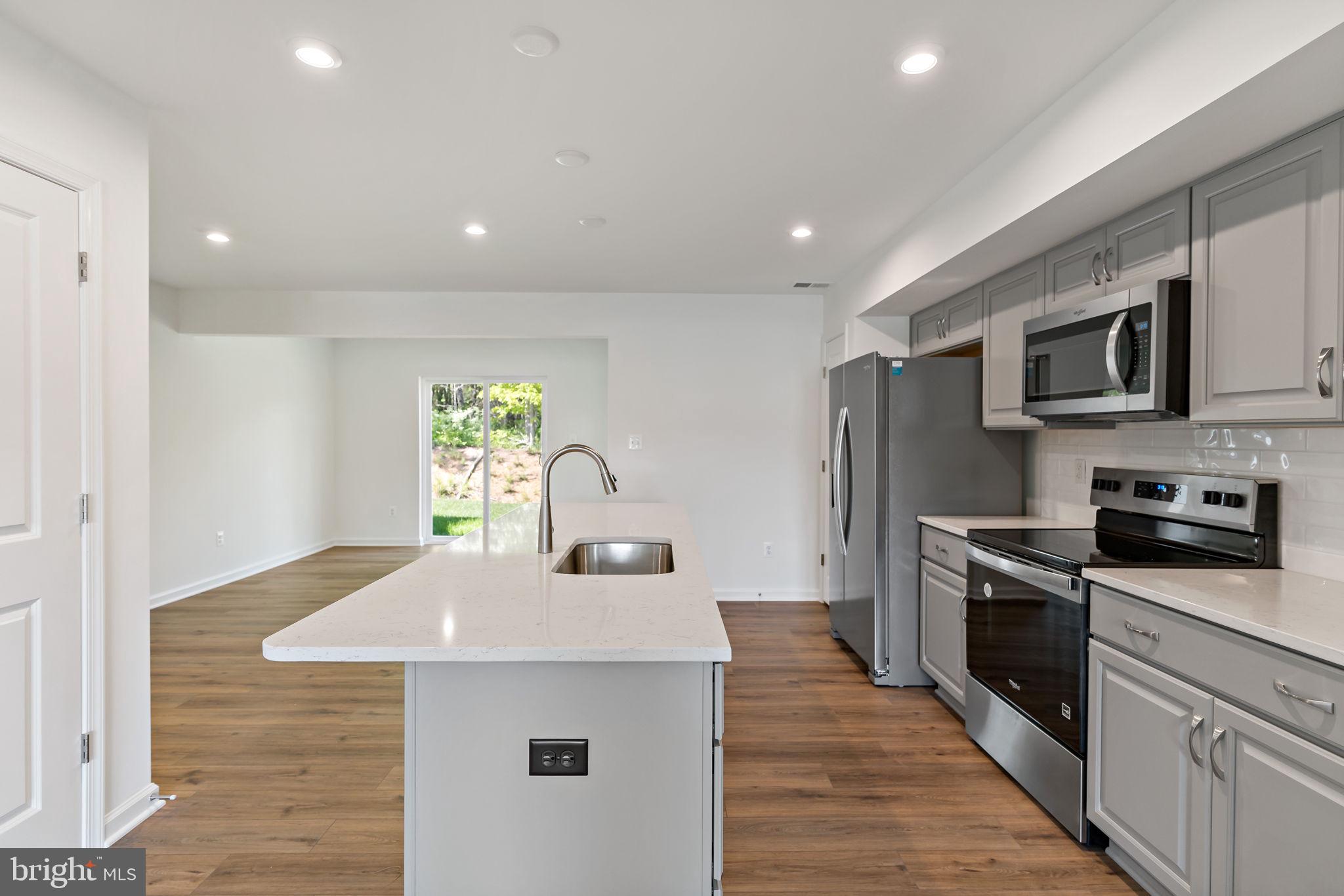 WHISPERING PINES - Residential