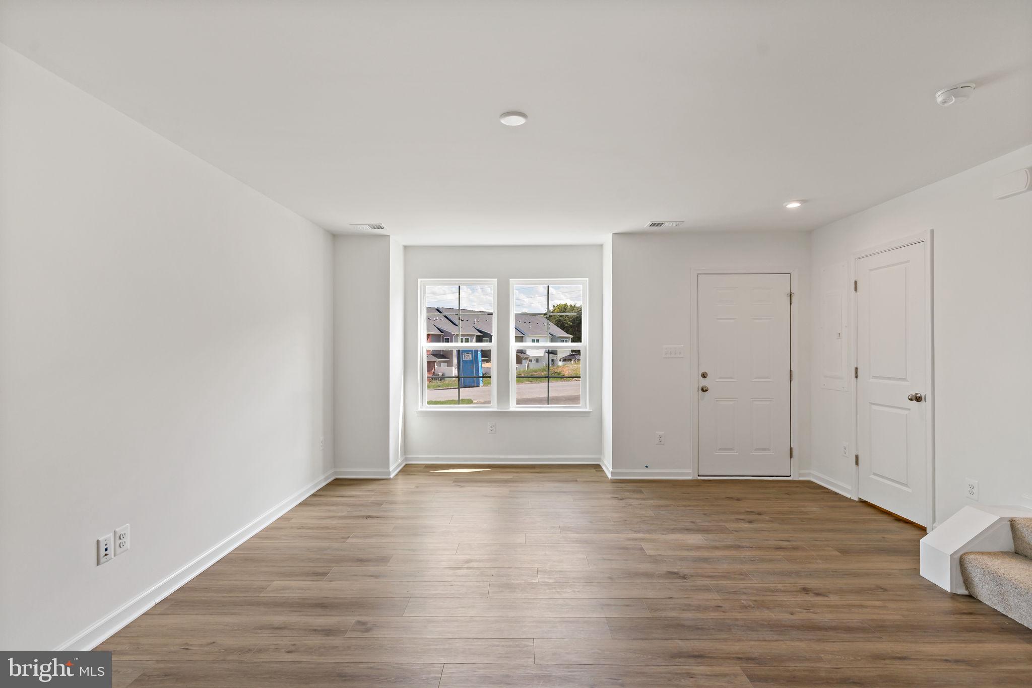 WHISPERING PINES - Residential