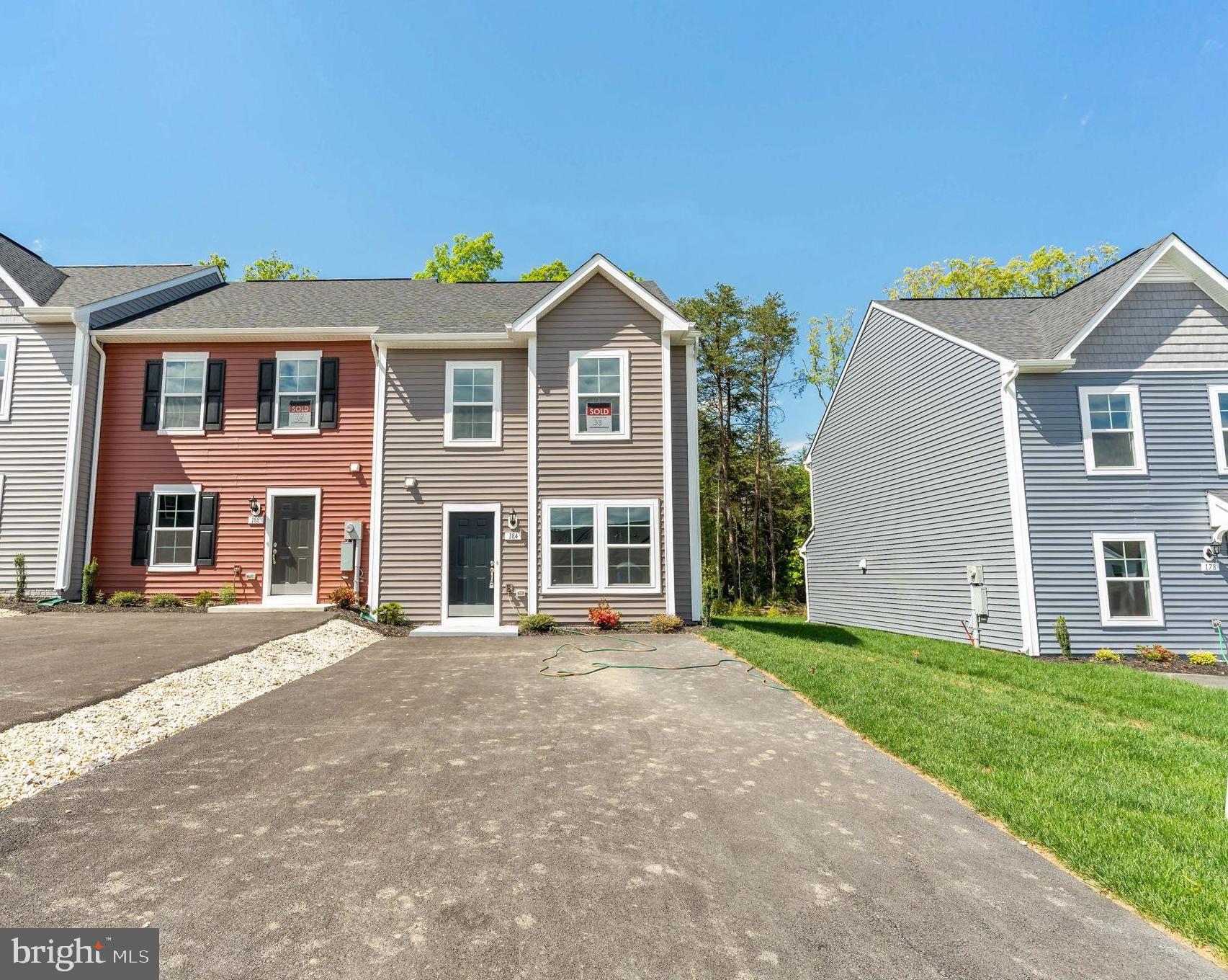 WHISPERING PINES - Residential