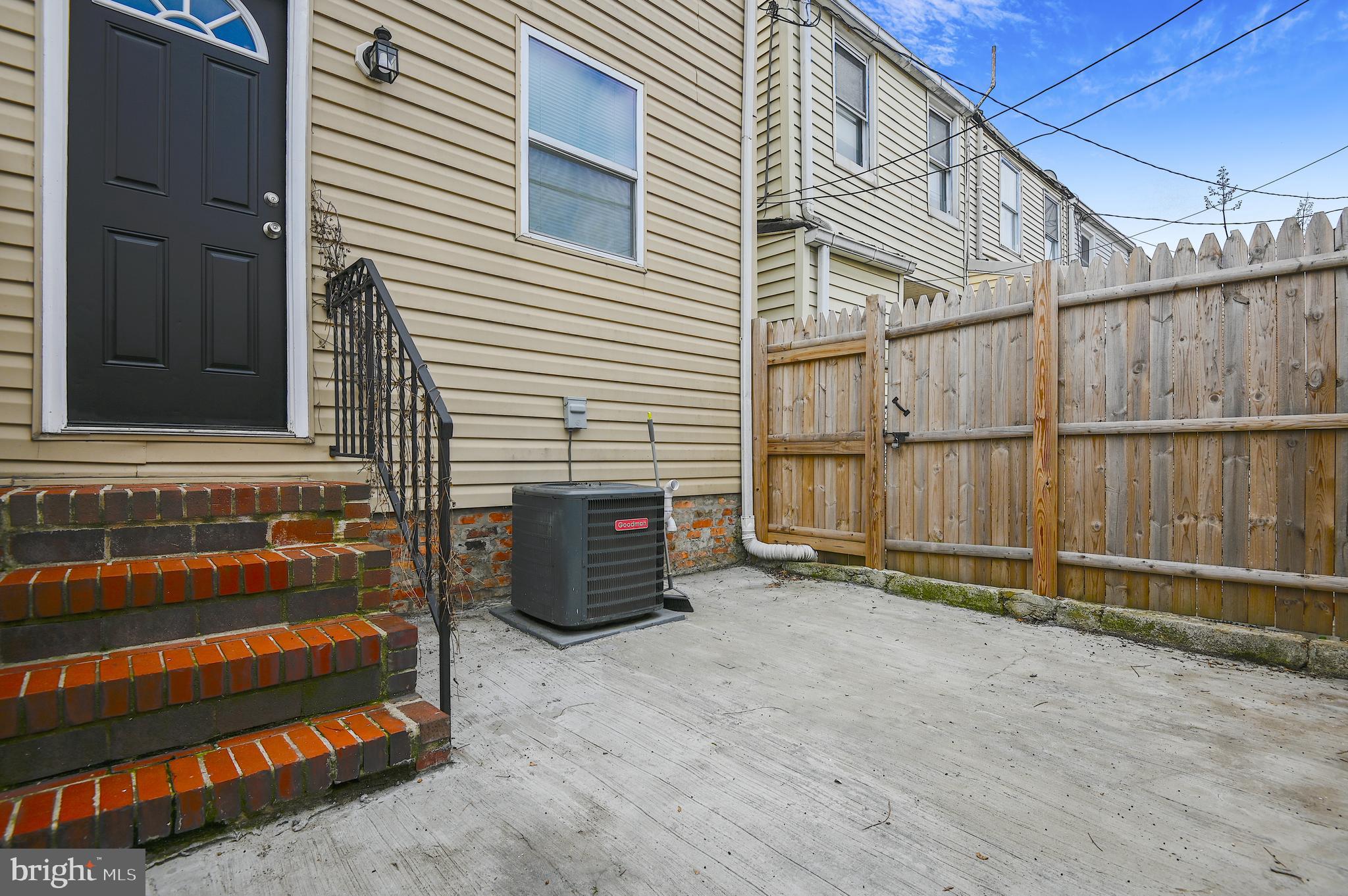 HIGHLANDTOWN - Residential
