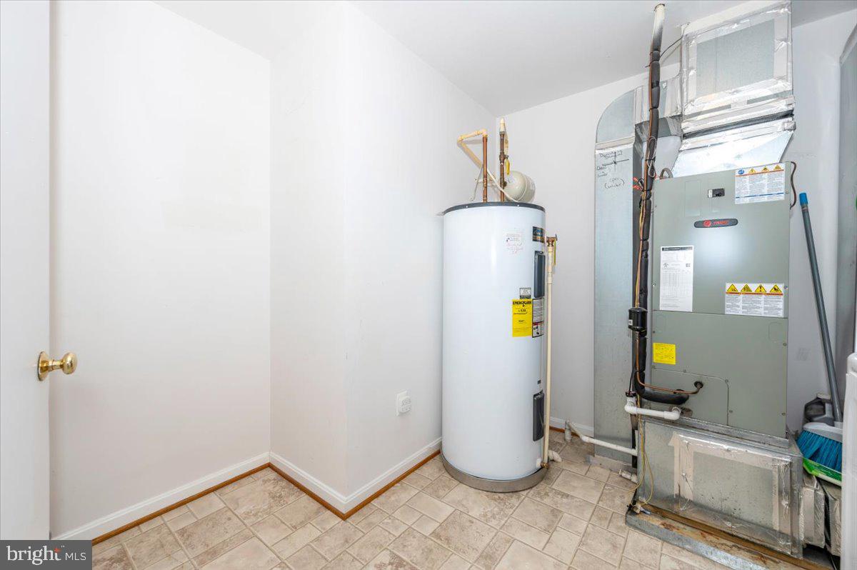 WELLINGTON TRACE - Residential Lease