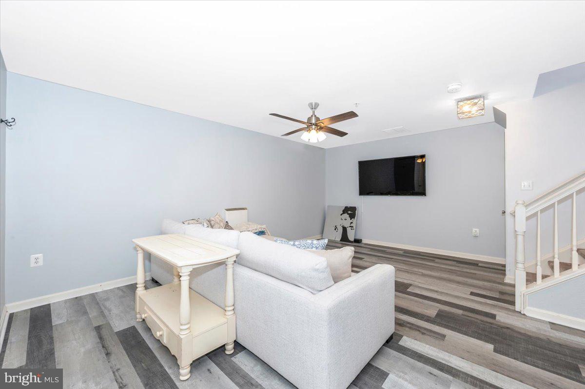 WELLINGTON TRACE - Residential Lease