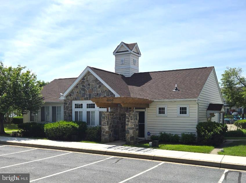 WELLINGTON TRACE - Residential Lease