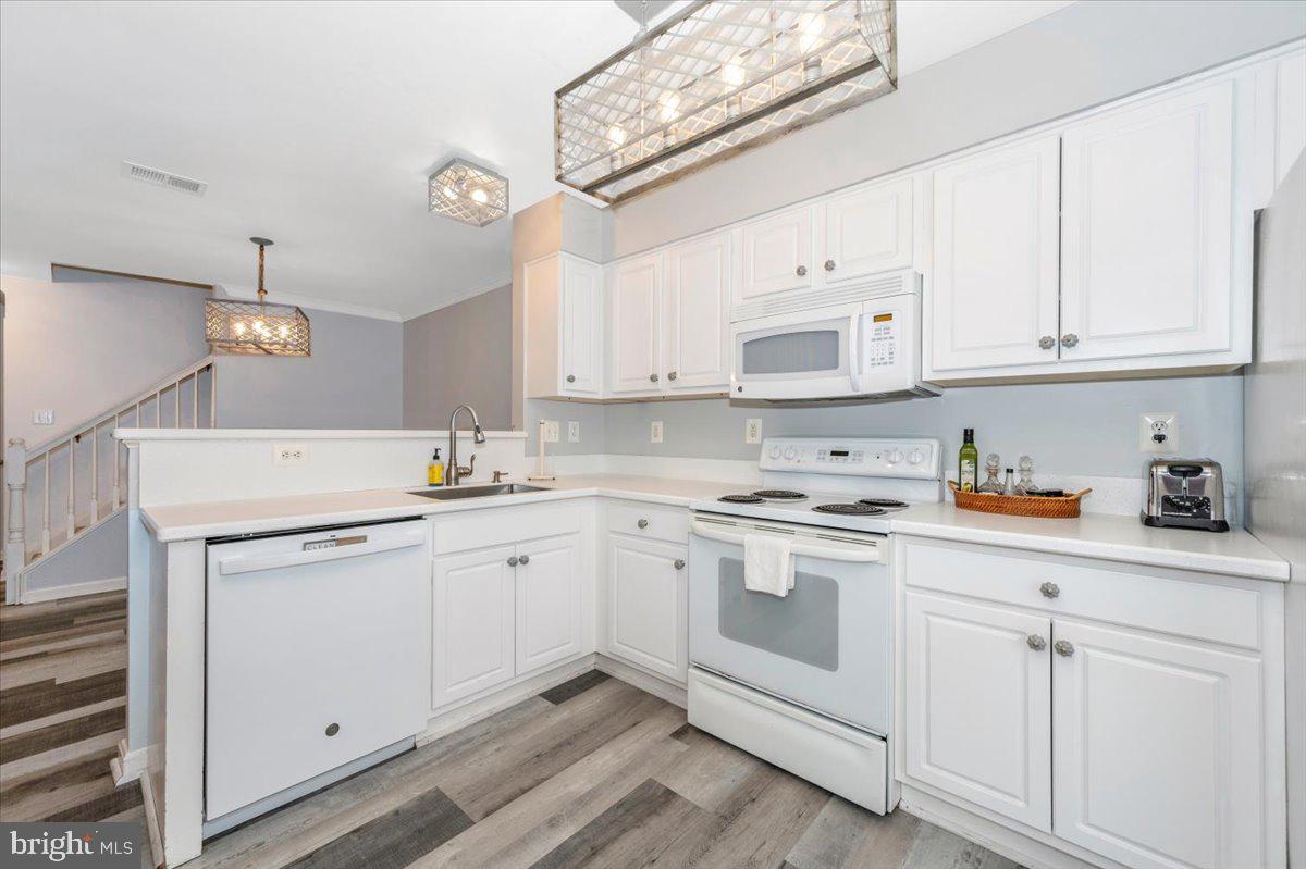 WELLINGTON TRACE - Residential Lease