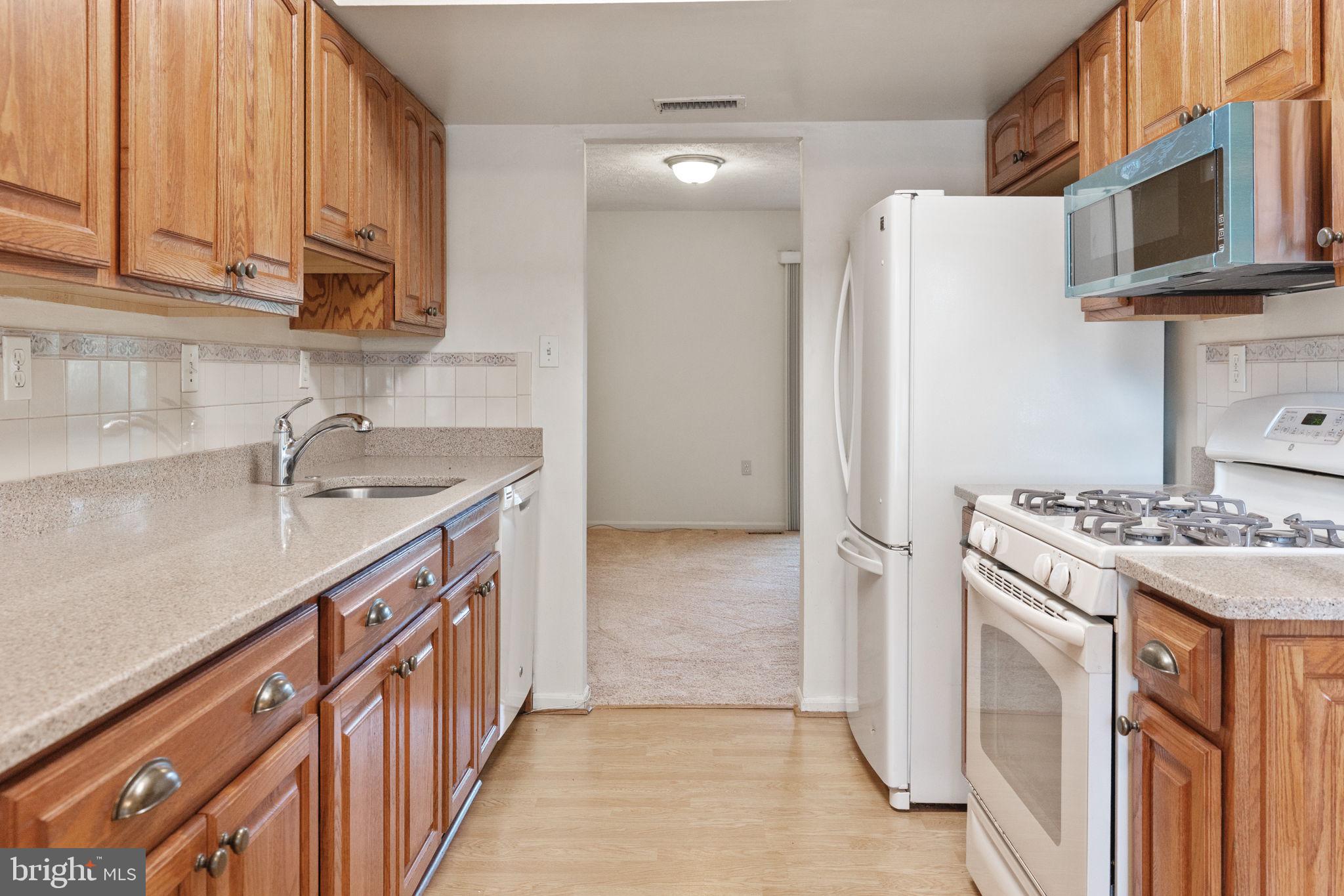 BURKE STATION SQUARE - Residential Lease