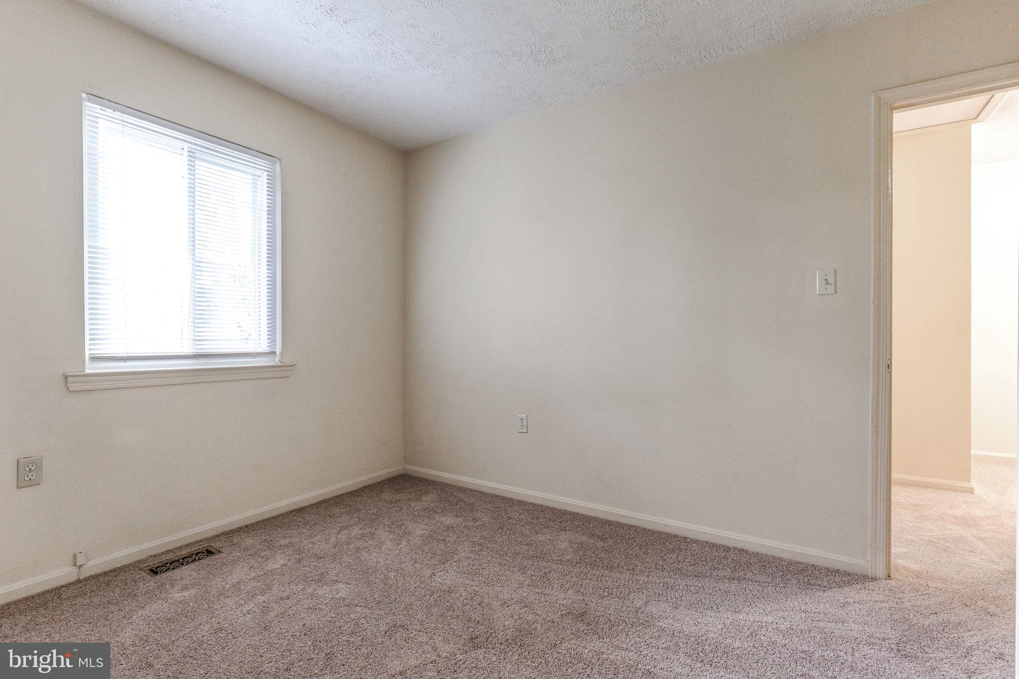 BURKE STATION SQUARE - Residential Lease