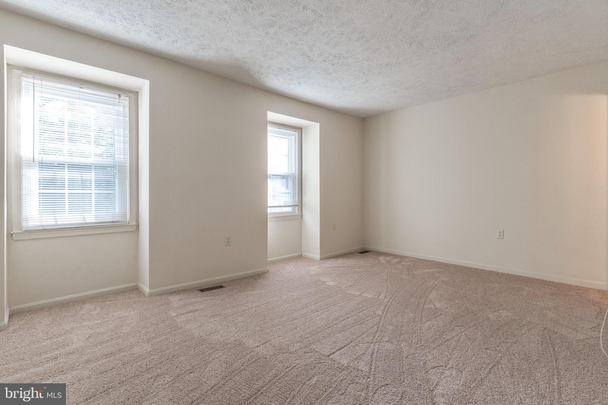 BURKE STATION SQUARE - Residential Lease