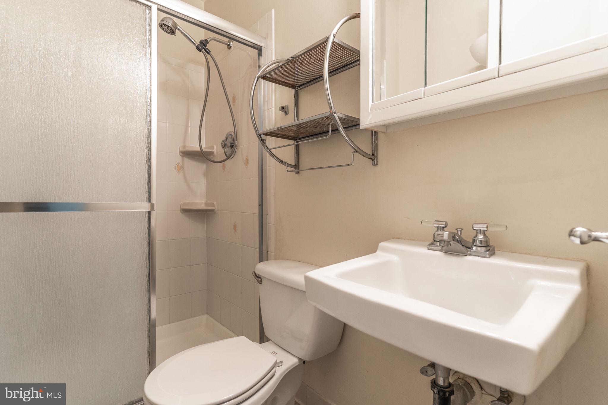 BURKE STATION SQUARE - Residential Lease