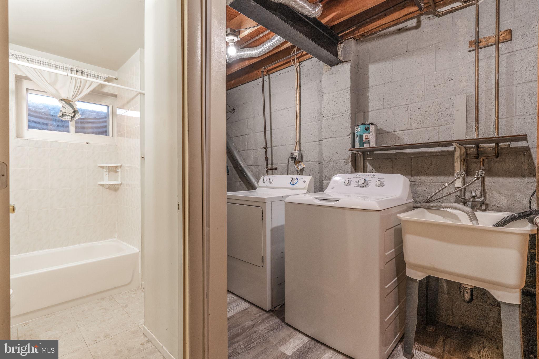 BURKE STATION SQUARE - Residential Lease